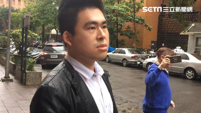 被爆接受中資　王炳忠庭上激問周玉蔻