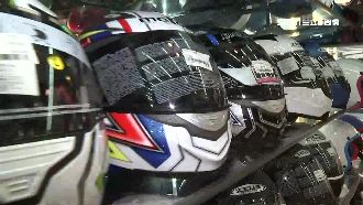 安全帽怎保命？扣緊頤帶＋緊閉遮風罩