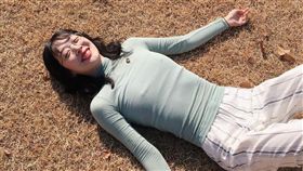 清純女神雪莉不穿內衣激凸，再引起網友熱議。（圖／翻攝雪莉IG）