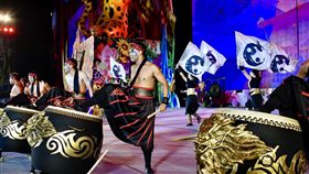 DD
花博開幕晚會彩排暖場
2018台中世界花卉博覽會3日將舉行開幕晚會，2日晚間
先在水湳智慧城彩排暖場，屆時將有巴西、辛巴威、西
班牙與紐西蘭等國際團隊，加上國內上千人投入演出，
也是今年最大場的演出活動。
（紙風車劇團提供）
中央社記者鄭景雯傳真　107年11月2日