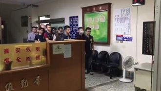 竹聯幫介入里長選舉！警方逮31幫眾