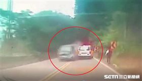 男酒駕跨越雙黃線撞聖火隊／翻攝畫面