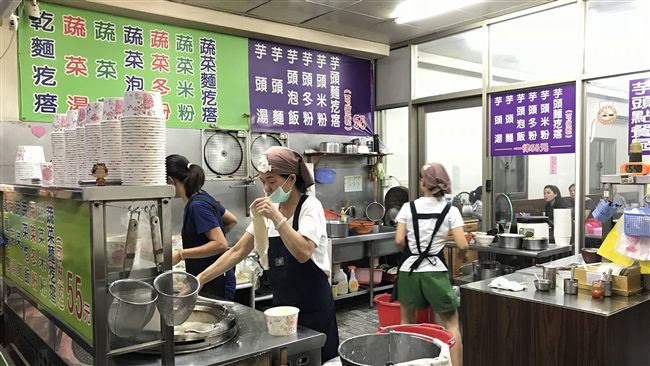 基隆人氣蔬食麵疙瘩　嗜肉族驚天嗑菜