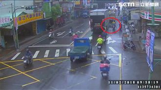 大貨車硬切　6旬婦挨撞摔車險爆頭