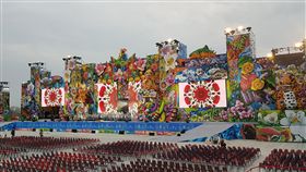 DD
花博晚會超大型舞台吸睛
2018台中世界花卉博覽會開幕晚會3日起至5日，將分3
天辦活動，斥資新台幣1億元，由紙風車劇團統籌，打
造寬達100公尺的超大型舞台。
（紙風車劇團提供）
中央社記者鄭景雯傳真　107年11月2日