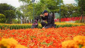 正妹女警領軍到花博拍網美照。（圖／翻攝臉書TCPB 局長室）