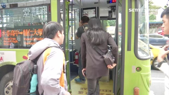 獨／公車司機搶客、拚獎金　奧步超多