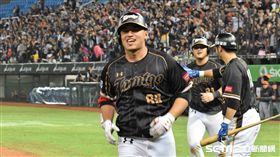 Lamigo桃猿朱育賢三分砲。（圖／記者王怡翔攝影）