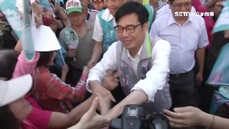 「賣菜郎們」挺陳其邁　擠爆果菜市場