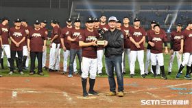 桃猿總教練洪一中。（圖／記者王怡翔攝影）