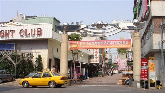 他曬週末晚間新崛江商圈照　網：時代眼淚