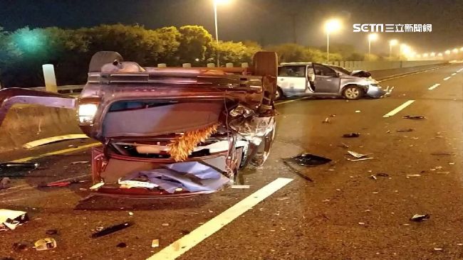國三蘭潭隧道口5車連環撞　女遭拋飛