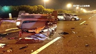 國三蘭潭隧道口5車連環撞　女遭拋飛