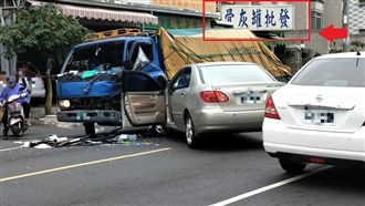 三寶逆向恐攻！網友酸：骨灰罈有特價