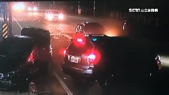 未注意對向車要左轉　釀4車連環撞