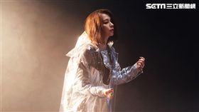 徐若瑄創作 《不值得》這首歌心有所感。（圖／滾石唱片）