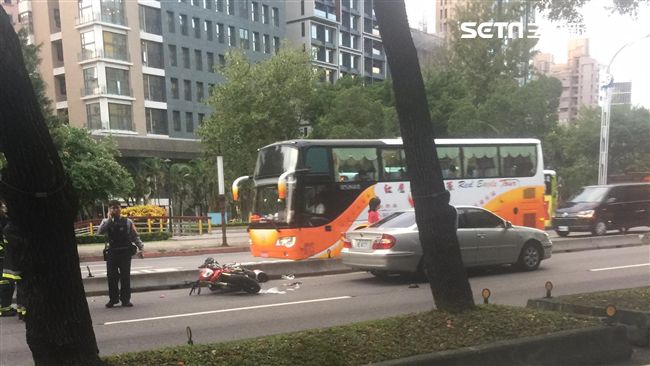 北市驚傳重大車禍　重機騎士擦撞噴飛
