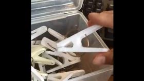 實測「白色曬衣夾」全部都壓斷。（圖／翻攝自Twitter）