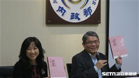 內政部次長花敬群（右）與戶政司長張琬宜（左）5日公布《全國姓名統計分析》。（圖／記者盧素梅攝影）