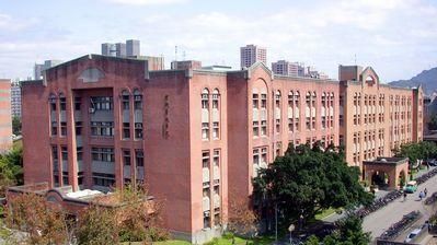 台大疑氣體外泄　電機系二館師生疏散
