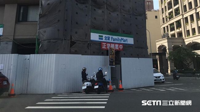 詭異超商藏鷹架中　在地人：生意超好