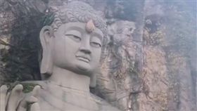 影／佛像眉心驚現馬蜂窩　景區：用「佛系」方式解決牠們！（圖／畫面翻攝自youtube,https://goo.gl/muEH6q）