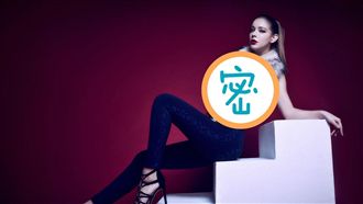 安妮大方秀美乳！上身全裸棚拍不清場