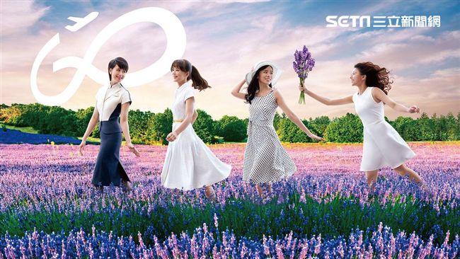 華航全新年曆曝光！空姐、機師全入鏡