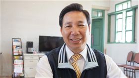 民眾厭煩藍綠惡鬥  陳福海：無色力量崛起爭取連任的金門縣長陳福海（圖）表示，民眾已厭煩藍綠惡鬥，「無色力量」正在崛起；唯有無黨籍的他，提供金門縣「藍綠紅」和諧空間。中央社記者黃慧敏攝  107年6月22日