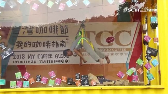 民眾變爪子！「人體夾娃娃」超有趣