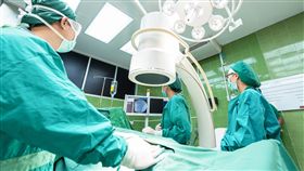 開刀，手術房，醫師（示意圖／翻攝自Pixabay）