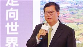 鄭文燦：汲取城市交流經驗　帶動桃園多元發展桃園市長鄭文燦31日出席「桃園，走向世界─城市外交的實踐」專刊發表會時表示，市府透過交流汲取城市發展經驗，將以經濟為基礎，大幅提升基礎建設，朝向多元、創新、鏈結國際等方向發展。中央社記者吳睿騏桃園攝　107年10月31日