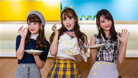 松田美子（左起）、三上悠亞、櫻萌子三人團體蜂蜜爆米花再度來台。（圖／KKBOX）