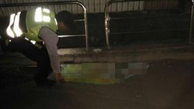 彰化,鄉民候選人,競選旗幟,下體,睪丸（圖／翻攝畫面）