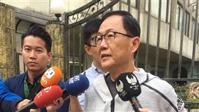 小野挺陳其邁　丁守中：綠營已棄北市台北市長柯文哲競選總幹事小野表態支持民主進步黨高雄市長參選人陳其邁。國民黨台北市長參選人丁守中（右）5日說，這說明柯文哲和民進黨是合謀打韓國瑜，同時也代表綠營已經放棄台北市選戰。中央社記者黃麗芸攝　107年11月5日