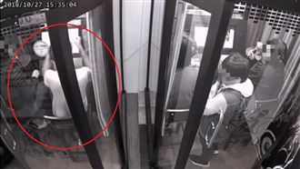 屁孩狂砸KTV機台　螢幕碎裂老闆怒