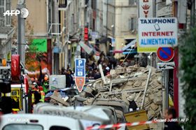 法國馬賽兩建築物突倒塌，10人恐遭活埋（圖／翻攝自推特）