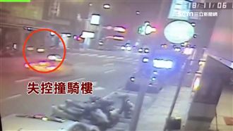 酒駕男闖紅燈！衝騎樓失控連撞13車