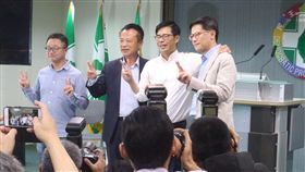 ▲民進黨高雄市長候選人陳其邁舉辦獨白影片記者會，他的野百合戰友們也都出席力挺。（圖／記者林仕祥攝）