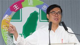 推競選影片責任篇　陳其邁：改革初衷不變民進黨高雄市長參選人陳其邁6日在中央黨部舉行競選獨白影片「責任篇」記者會，笑稱自己已從熱血青年變成中年大叔，但支持改革的初衷不變。中央社記者張皓安攝　107年11月6日