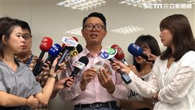 徐立信律師出面踢爆「刷卡換現金」集團的惡行（楊忠翰攝）