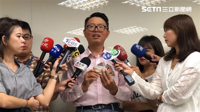 柯文哲加持！擺攤律師徐立信高票當選