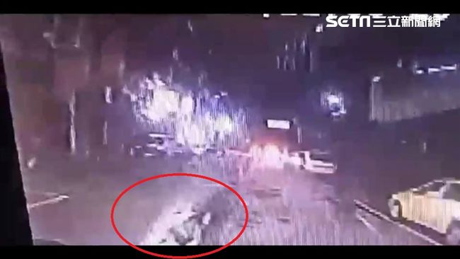 醉漢躺路中央遭輾　公車驚悚畫面曝光