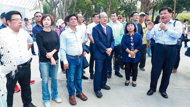 立委參訪花博　林市長化身導覽員
