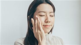 秋冬肌膚重保濕、防燥！網友大推「辣木油」