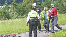 快訊／男登干卓萬山跌倒　拐杖直接插入臉