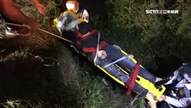 報警急救援！騎士喝太醉撞電線桿　滾落2米深大排