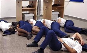 6機師、空姐一起睡覺　因一張流出照全被公司開除
圖／翻攝自Twitter