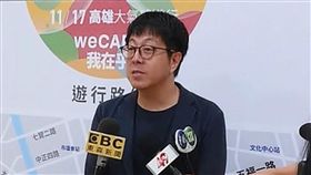尹立辭官要為高雄發聲高雄市政府文化局長尹立（後中）7日辭官，決定站出來為高雄發聲，他表示，無法容忍網路發聲遭霸凌，擁行政職讓他無法暢所欲言。中央社記者王淑芬攝  107年11月7日