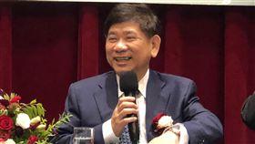 可成股東會開場 董座先感謝這件事金屬機殼廠可成11日舉行股東常會，董事長洪水樹表示，感謝現場與會者把雨帶到台南，因為梅雨季已慢了近兩個月，希望大家來開會能心情愉快。中央社記者吳家豪台南攝  107年6月11日